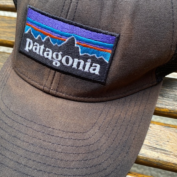 Patagonia faded Black SnapBack Hat 6 panel mesh back cap - Picture 11 of 15